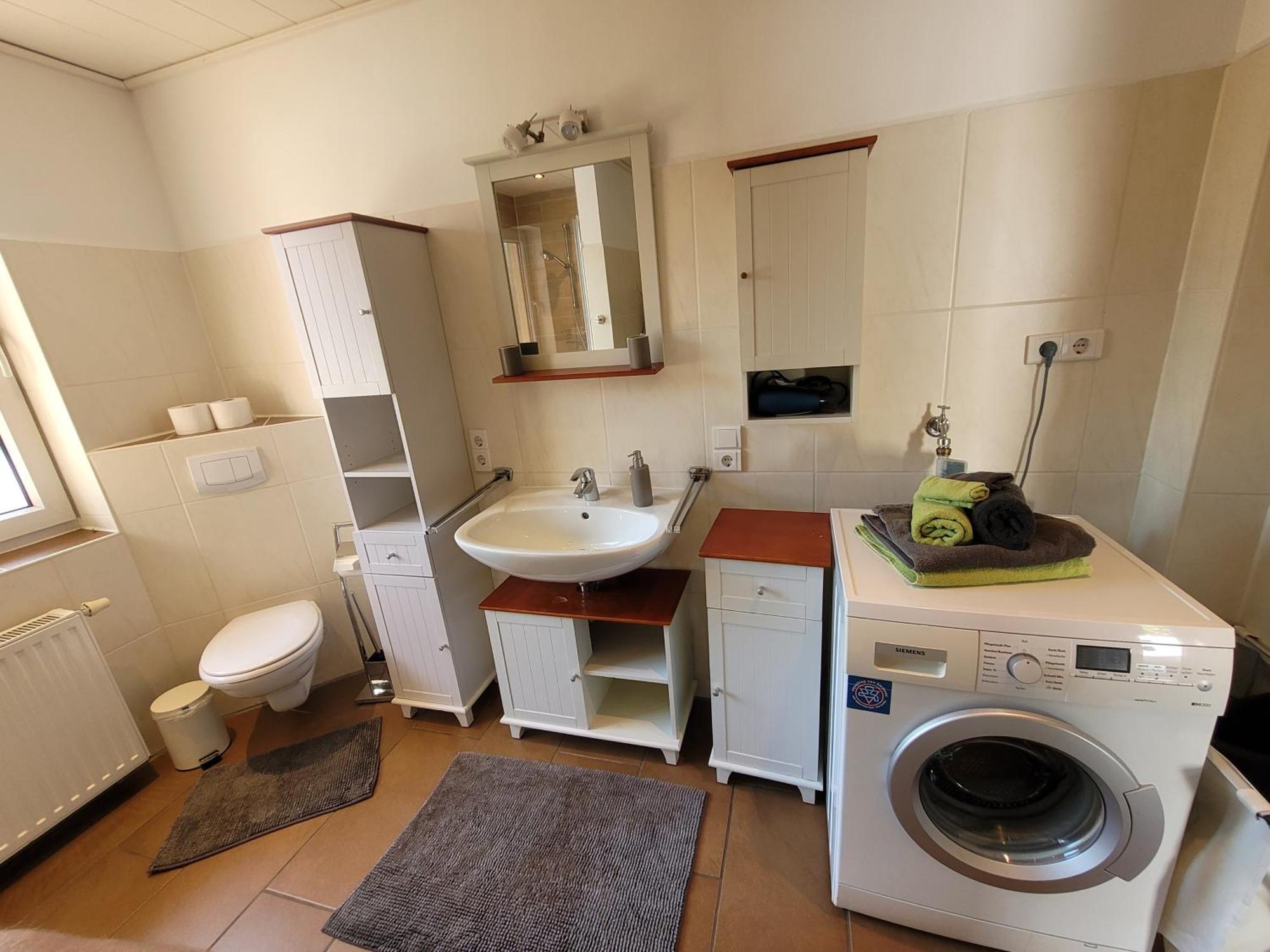Halle Apartment *
